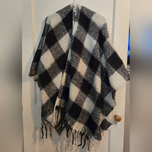 NWT | LOFT | Buffalo Check Wrap | One Size | Black and White - Picture 4 of 8